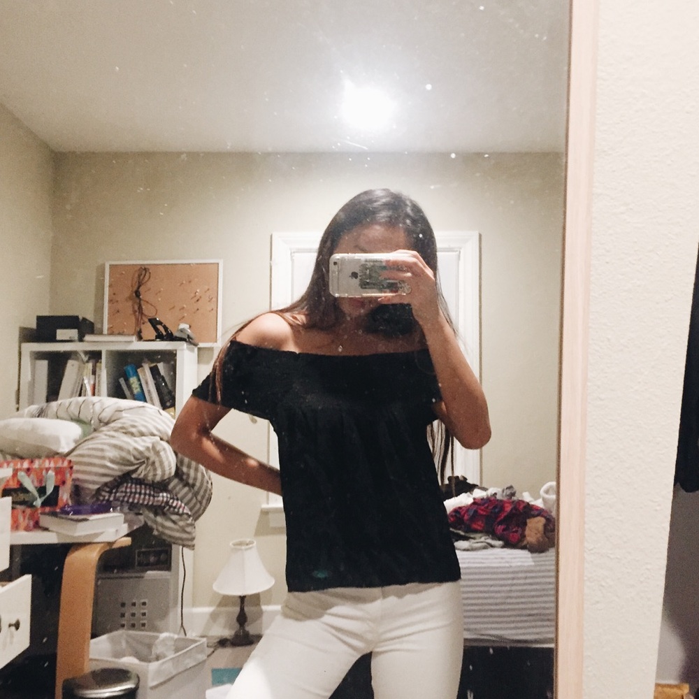 Brandy Melville off the shoulder top